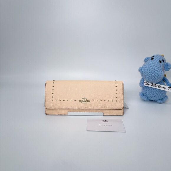 NWT COACH 52772 Edge Studs Crossgrain Slim Soft Leather Card Wallet Apricot Gold - Picture 1 of 7